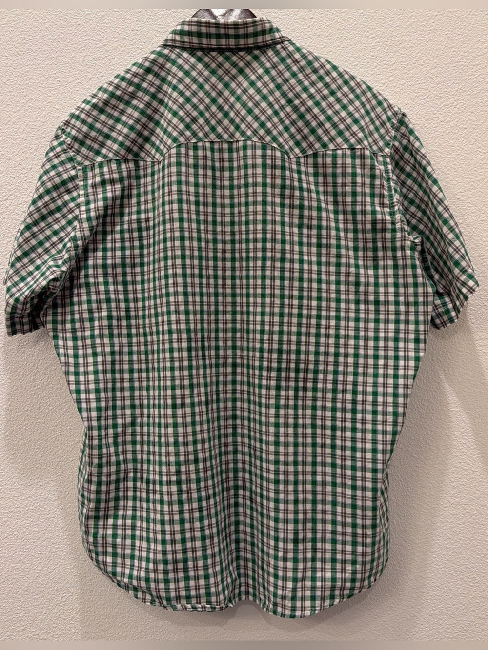 Wrangler Green and White Plaid Short-Sleeve Button-Down Shirt - Picture 2 of 4